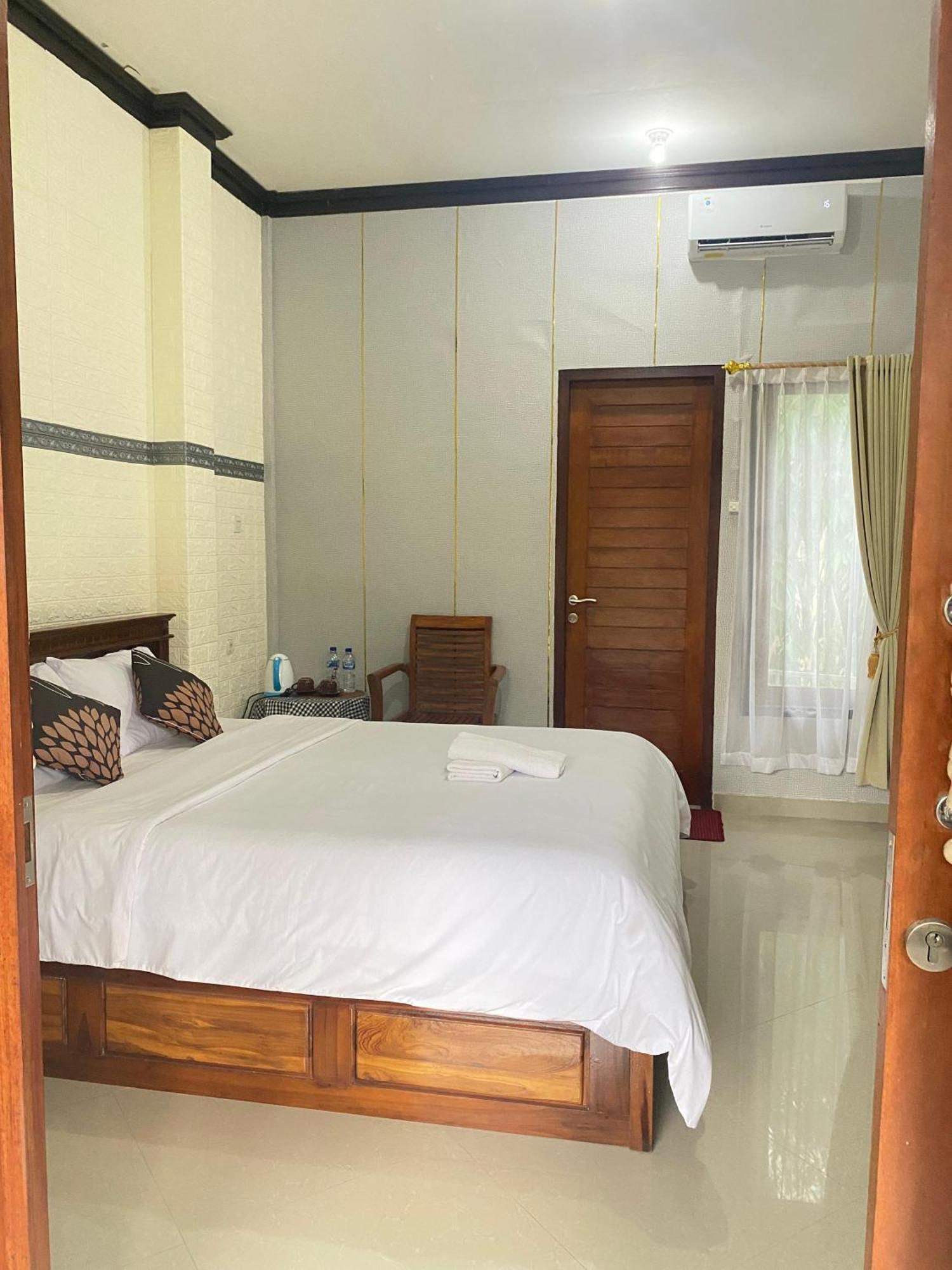 Sri Sedana Guest House Sidemen  Exterior photo